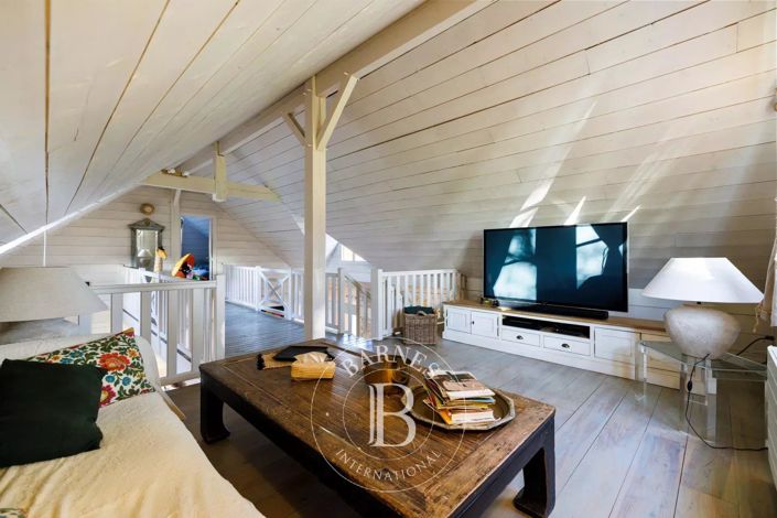 Image No.20-8 Bed House for sale