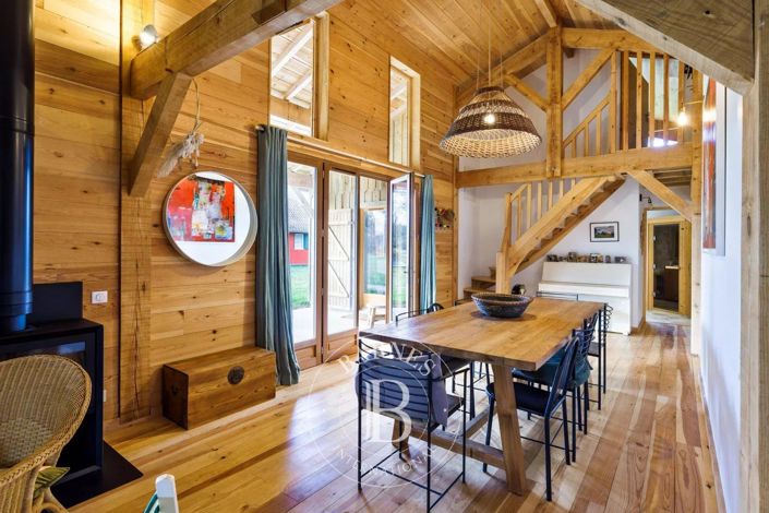 Image No.30-8 Bed House for sale