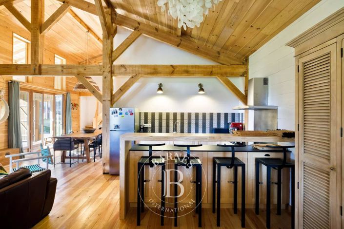 Image No.32-8 Bed House for sale