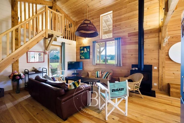 Image No.33-8 Bed House for sale