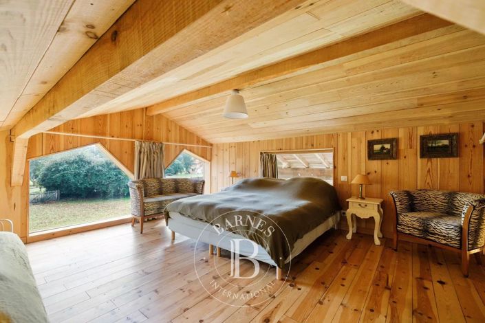 Image No.38-8 Bed House for sale