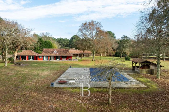 Image No.4-8 Bed House for sale