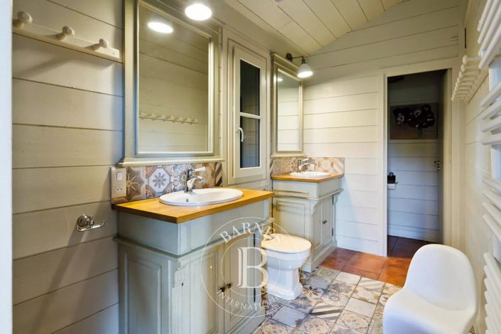 Image No.42-8 Bed House for sale