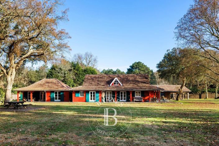 Image No.5-8 Bed House for sale