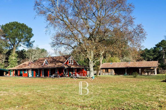 Image No.6-8 Bed House for sale