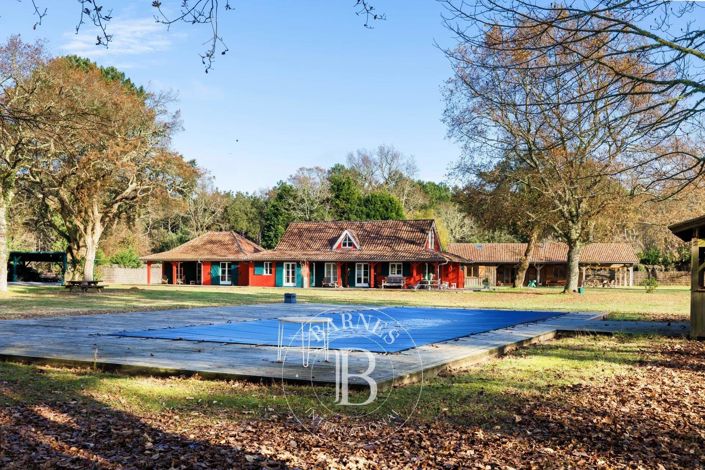 Image No.7-8 Bed House for sale