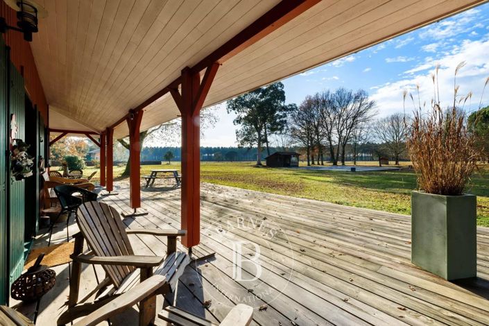 Image No.8-8 Bed House for sale