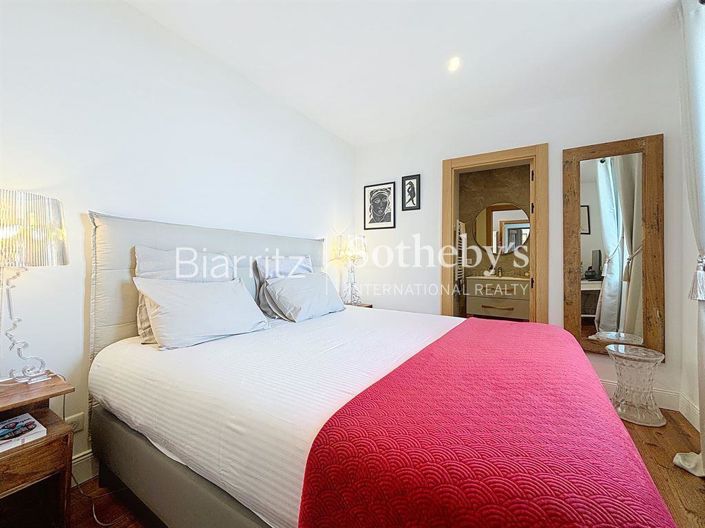 Image No.10-6 Bed House for sale