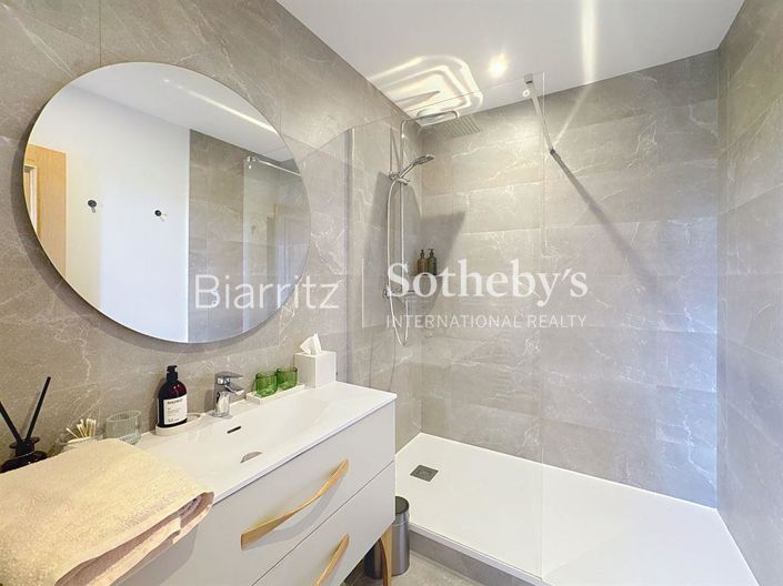 Image No.13-6 Bed House for sale