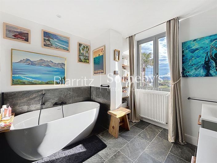 Image No.14-6 Bed House for sale