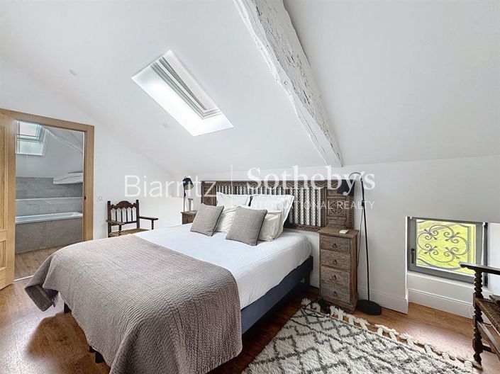 Image No.16-6 Bed House for sale