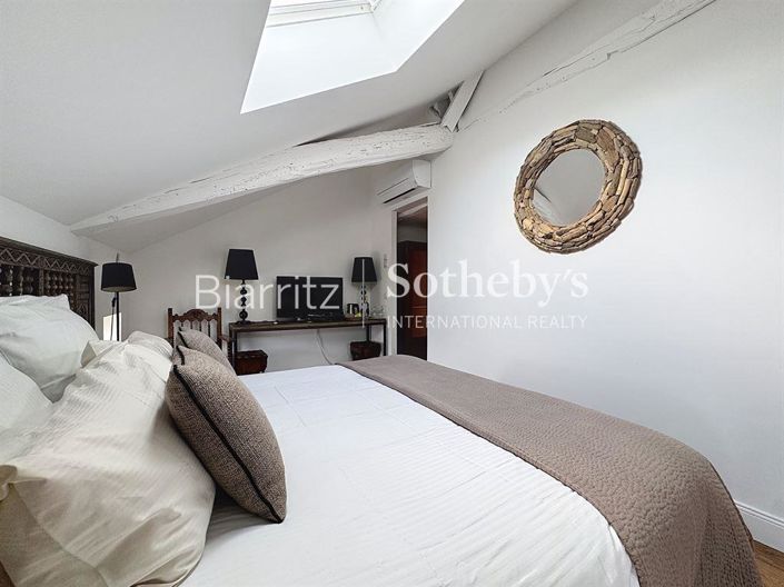 Image No.18-6 Bed House for sale