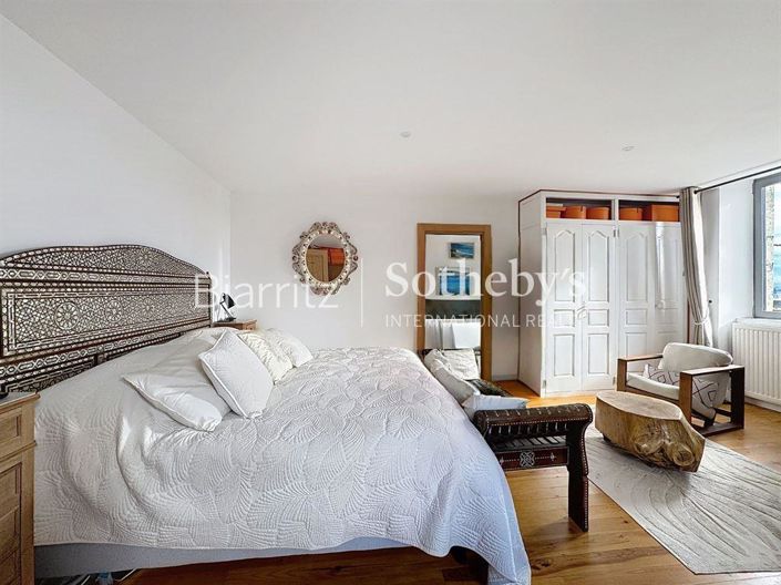 Image No.20-6 Bed House for sale