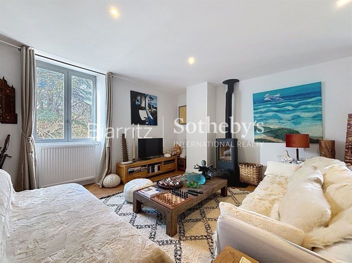 Image No.9-6 Bed House for sale