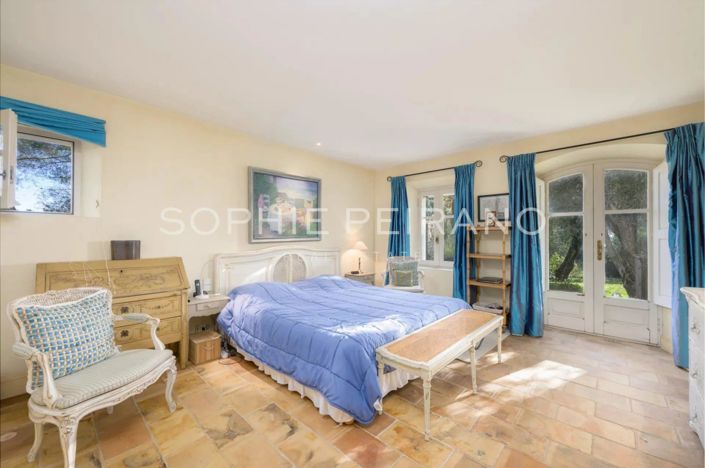 Image No.9-8 Bed House for sale