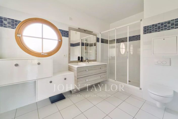 Image No.10-5 Bed House for sale