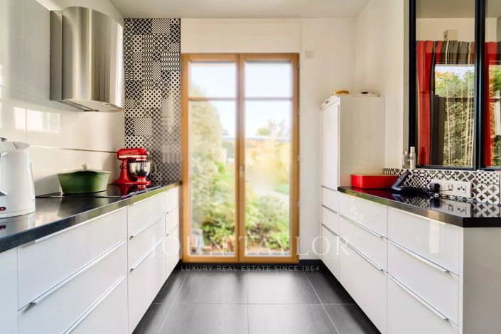 Image No.6-5 Bed House for sale