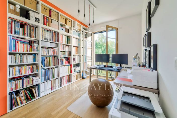 Image No.9-5 Bed House for sale