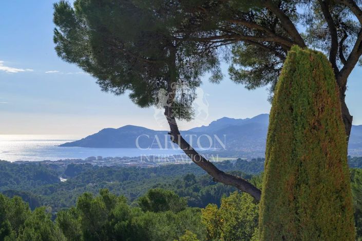 Image No.2-5 Bed House for sale