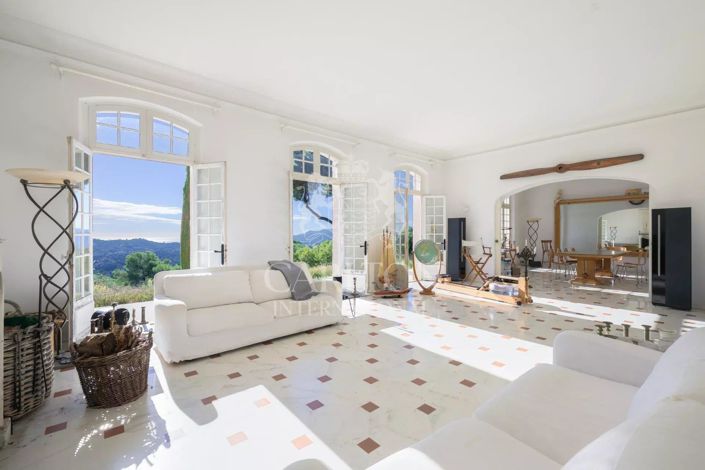 Image No.4-5 Bed House for sale