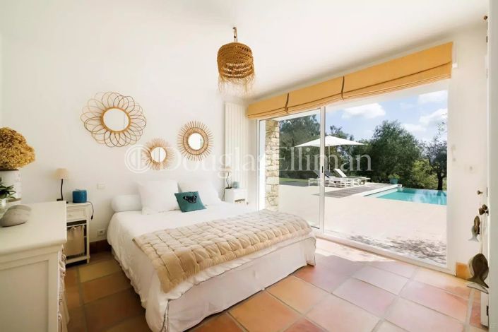 Image No.10-6 Bed House for sale