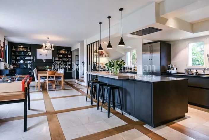 Image No.4-6 Bed House for sale