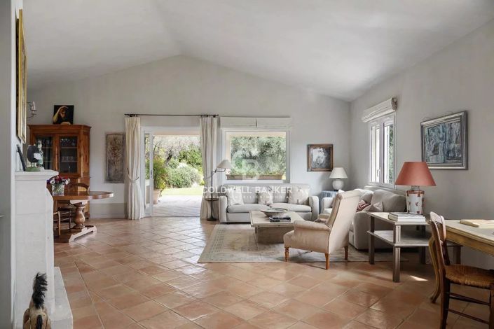 Image No.2-3 Bed House for sale