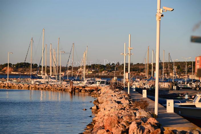 Image No.13-4 Bed House for sale