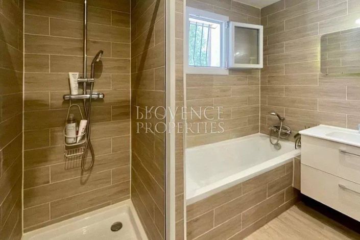 Image No.10-7 Bed House for sale