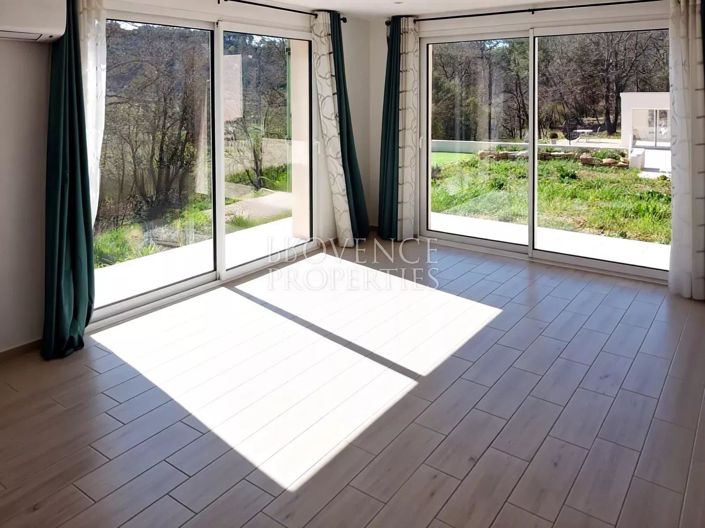 Image No.8-7 Bed House for sale