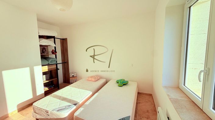 Image No.11-3 Bed House for sale