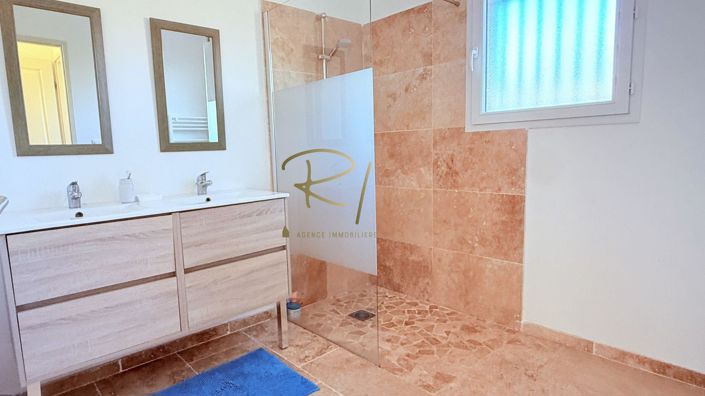 Image No.8-3 Bed House for sale