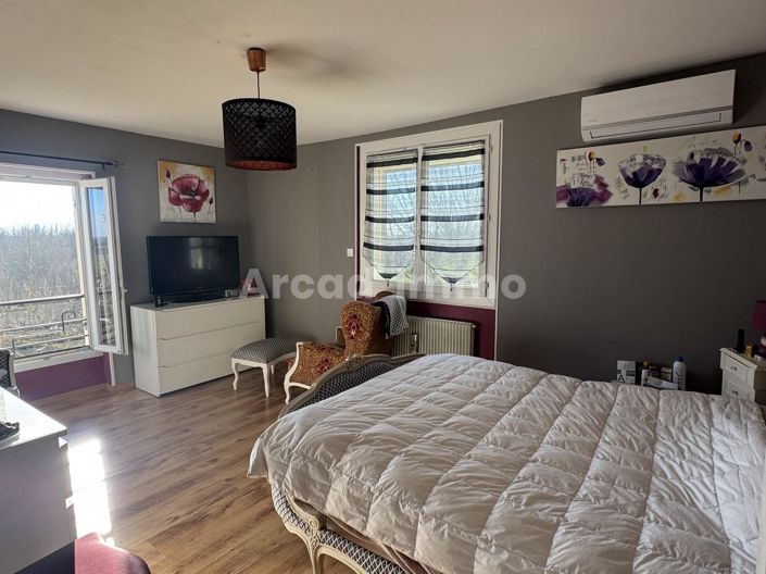 Image No.5-5 Bed House for sale