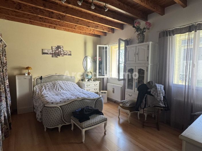 Image No.6-5 Bed House for sale