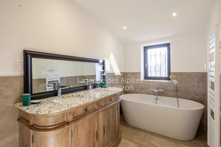 Image No.23-6 Bed House for sale