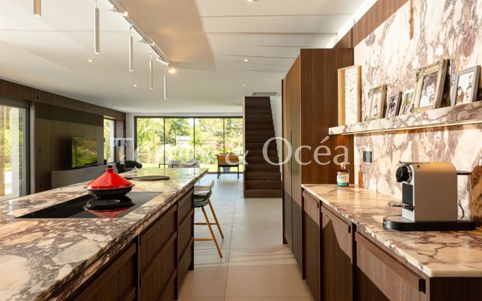 Image No.6-6 Bed House for sale