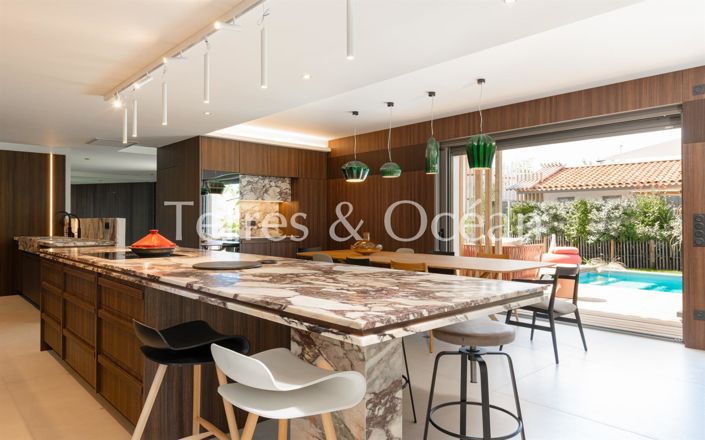 Image No.8-6 Bed House for sale