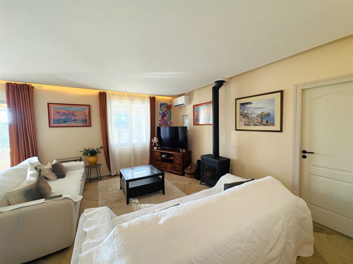 Image No.12-4 Bed House for sale