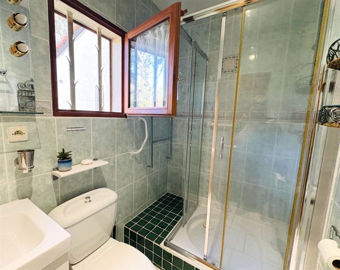 Image No.17-4 Bed House for sale