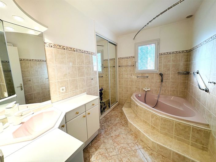 Image No.17-3 Bed House for sale