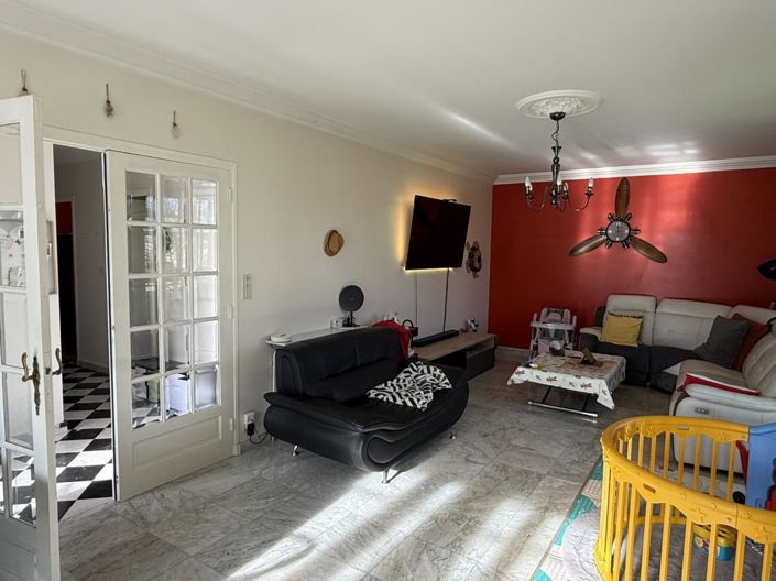 Image No.4-5 Bed House for sale