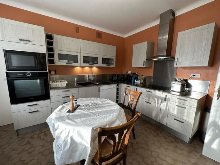 Image No.6-5 Bed House for sale