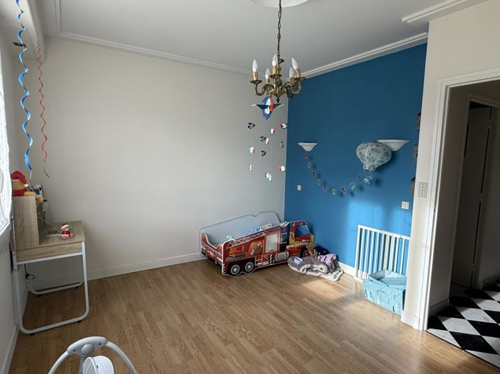 Image No.8-5 Bed House for sale