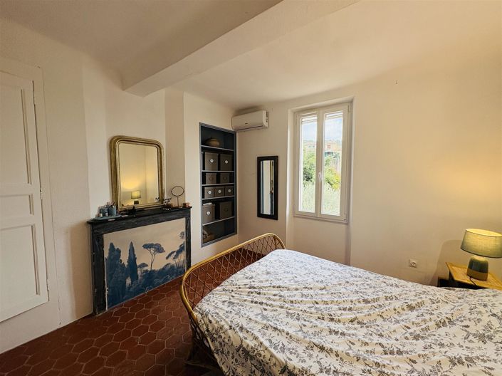 Image No.10-3 Bed House for sale