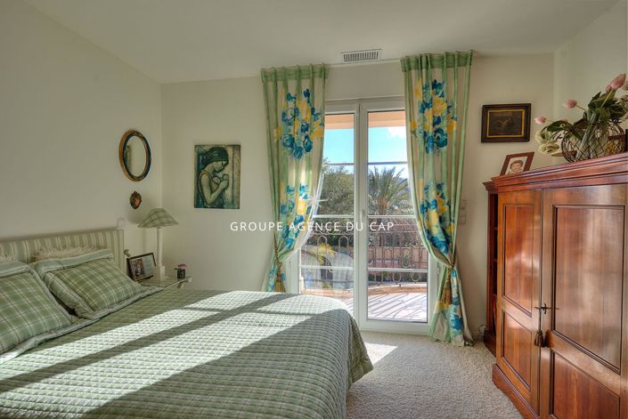 Image No.12-4 Bed House for sale