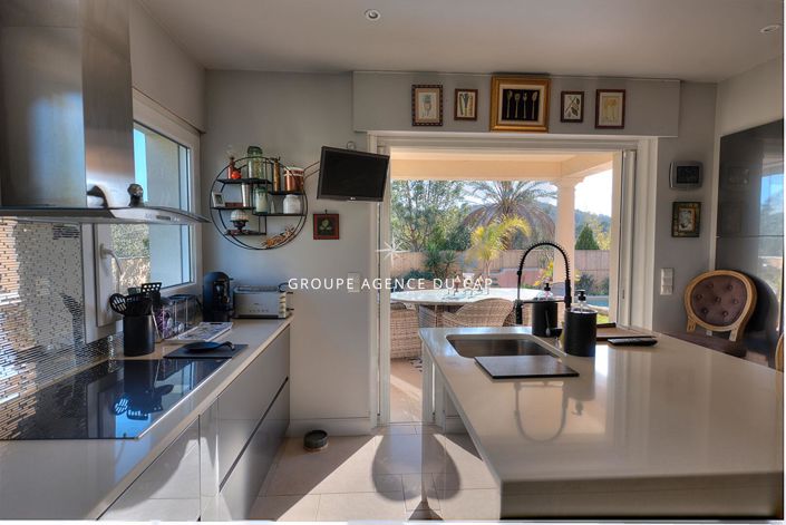 Image No.5-4 Bed House for sale