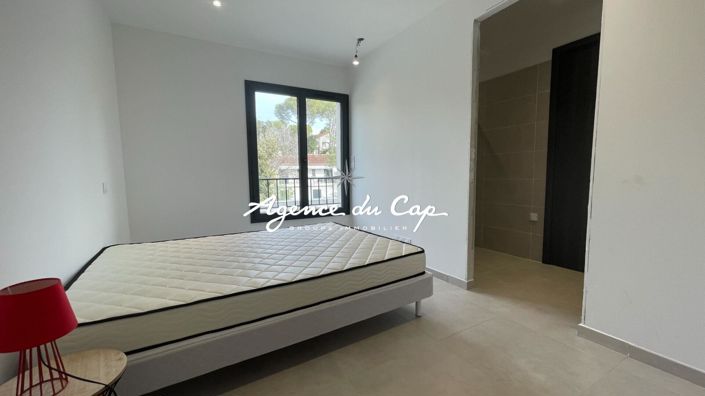 Image No.12-4 Bed House for sale