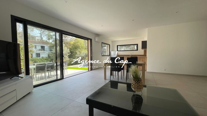 Image No.8-4 Bed House for sale