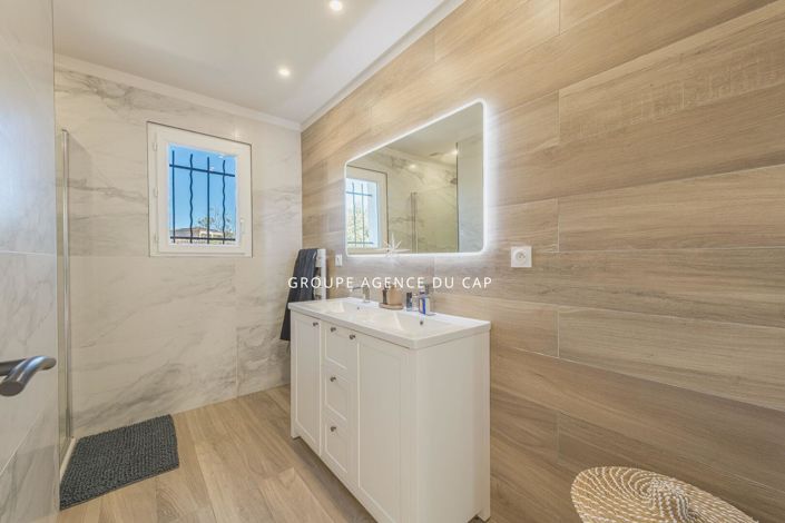 Image No.16-Maison de 4 chambres à vendre à Saint-Raphael