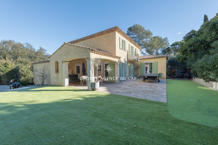 Image No.3-Maison de 4 chambres à vendre à Saint-Raphael